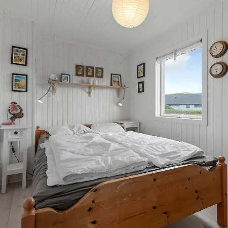Taet Pa Vesterhavet Sj858